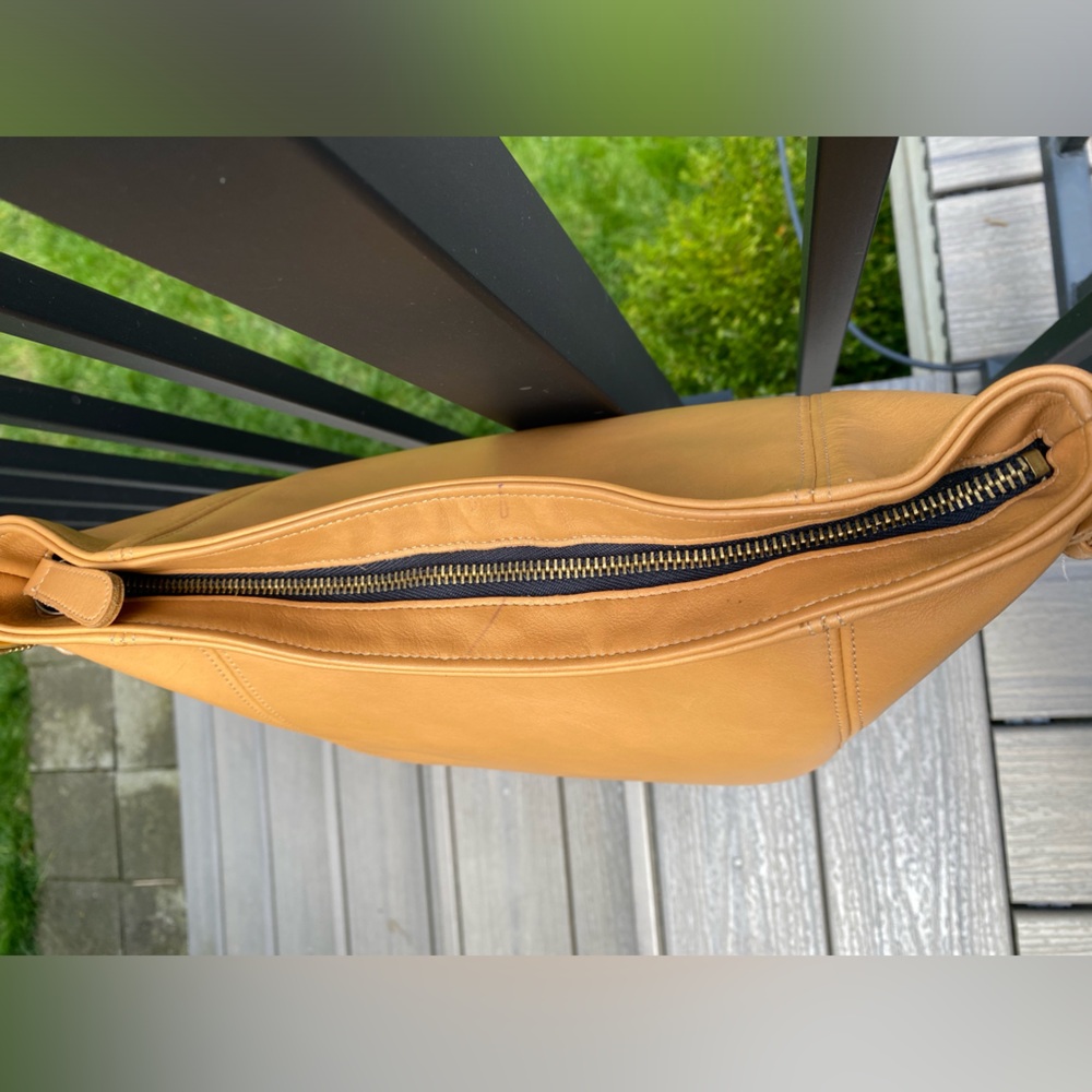 Vintage Coach Monterey Hobo #4027 Butterscotch Leather Shoulder Bag w/ Hangtag - Picture 9 of 16